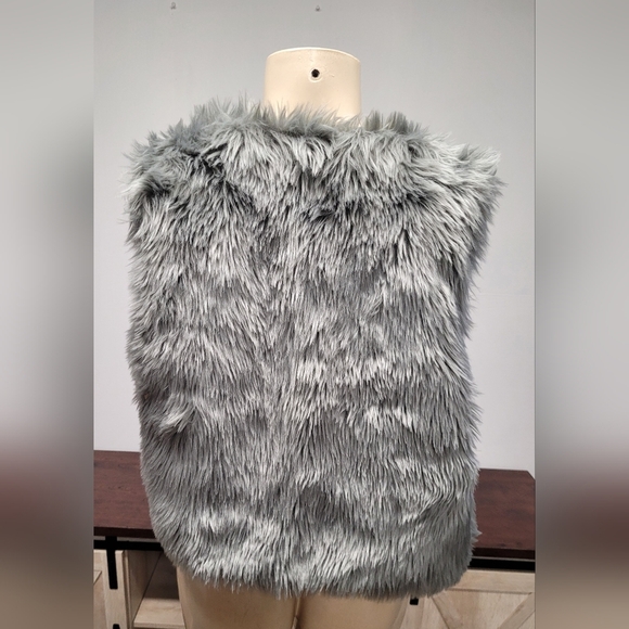 Iman Faux Fur Vest 1X - Picture 2 of 3